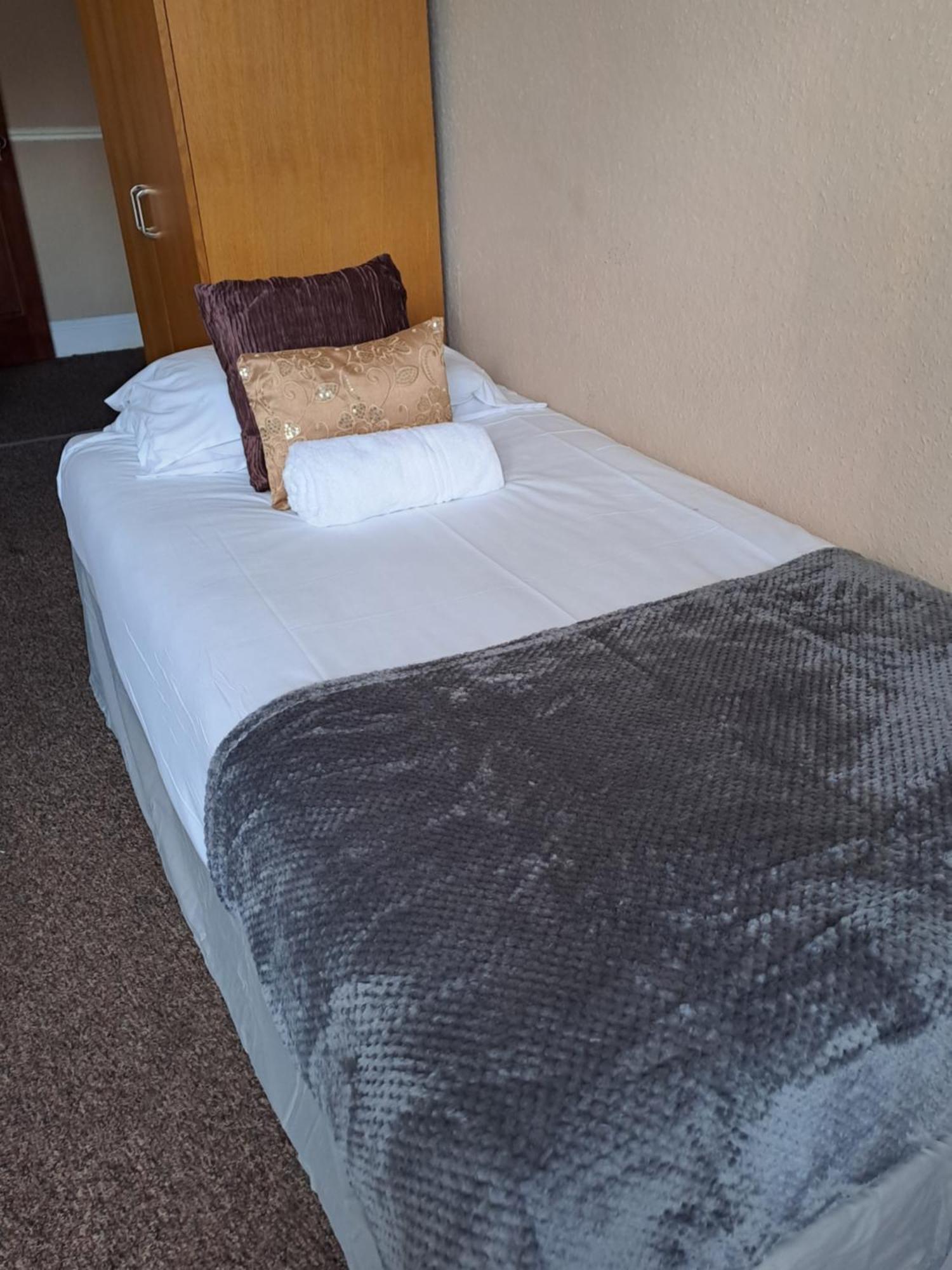 Sheridans Budget Accomodation Wallasey Esterno foto